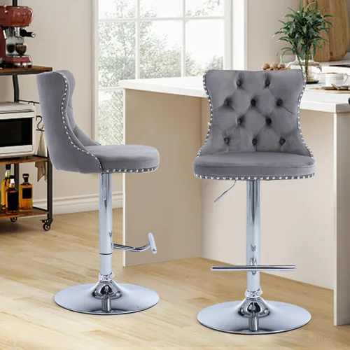 Vista 201 de SoarFlash Juego de 2 taburetes de bar tapizados de terciopelo moderno con patas de madera, botones acolchados, cabeza de clavo cromada, asiento
