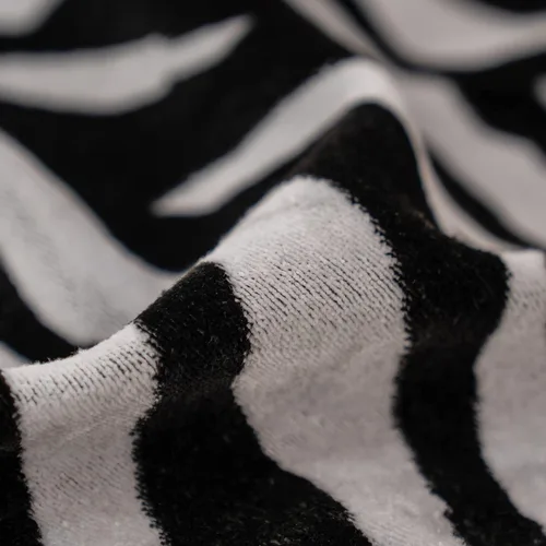 Vista 3 de Yangest Funda de almohada cuadrada negra de terciopelo cortado con estampado de cebra, funda de cojín moderna de lujo para sofá, sala de estar