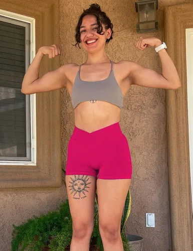 Vista 3 de YEOREO - Pantalones cortos de entrenamiento Scrunch Butt para mujer, 3.5 pulgadas, sin costuras, cintura cruzada en forma de V, para hacer deportes