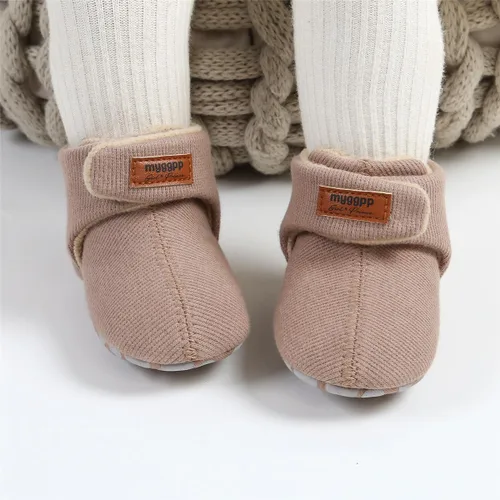 Vista 2 de TIMATEGO - Pantuflas tipo botines de felpa con suela antideslizante para recién nacidos, bebés, niños y niñas