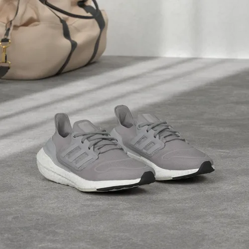 Vista 21 de adidas Tenis de correr Ultraboost 22 para mujer