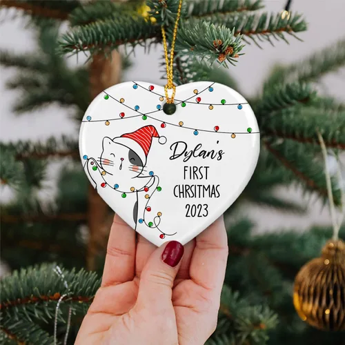 Vista 3 de Cat's First Christmas 2023 - Adorno personalizado de gatito, adorno de Navidad de cerámica personalizado con nombre de gato para gato, mamá y papá