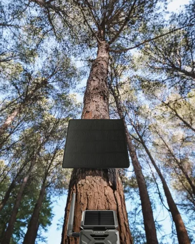 Vista 2 de Panel solar de cámara de rastro de 5 V/12 V, batería de panel solar de 4 W con batería de iones de litio de 4400 mAh, clasificación impermeable