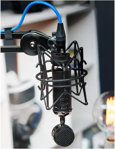 Vista 3 de Blue Spark - Micrófono condensador Blackout SL XLR para grabación y transmisión profesional