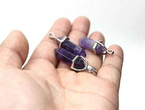 Vista 3 de Colgante auténtico del chakra del Reiki del punto de curación de la piedra del cuarzo, joyería que hace las piedras al por mayor, latín, Amatista