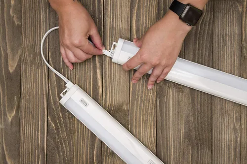Vista 5 de UltraPro Cable de enlace de luz para debajo del gabinete, LED, enchufable, para barra de luz, luces de disco, 47167, color blanco (paquete de 2)