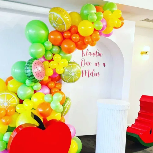 Vista 5 de Juego de arco de globos frutales Twotti de 149 piezas, globos rosa pastel amarillo verde Citrus Balloons, Watermelon Pineapple Tropical Mylar Foil