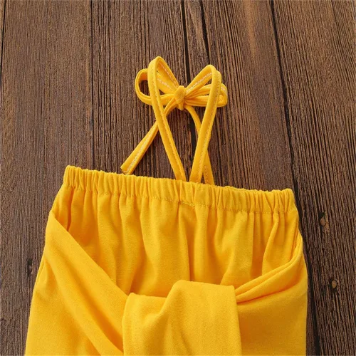 Vista 4 de Conjunto de ropa de camiseta sin mangas con tirantes amarillos y hombros descubiertos y pantalones de pierna ancha de girasol para niña pequeña
