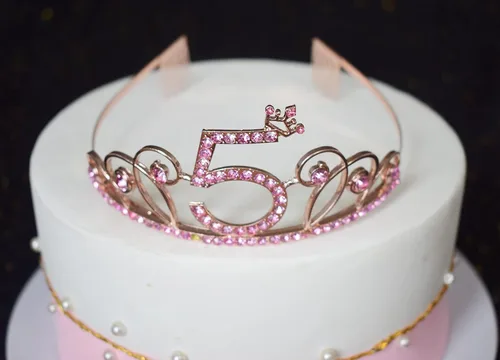 Vista 4 de Banda de satén rosa y tiara de cristal - Kit de fiesta de princesa de 5º cumpleaños