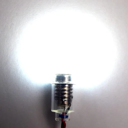 Vista 4 de Bombillas AC/DC E10, 10 bombillas de repuesto E10 de 3 voltios de color blanco frío, bombillas LED de tornillo en miniatura, 0.5 vatios 65 lm