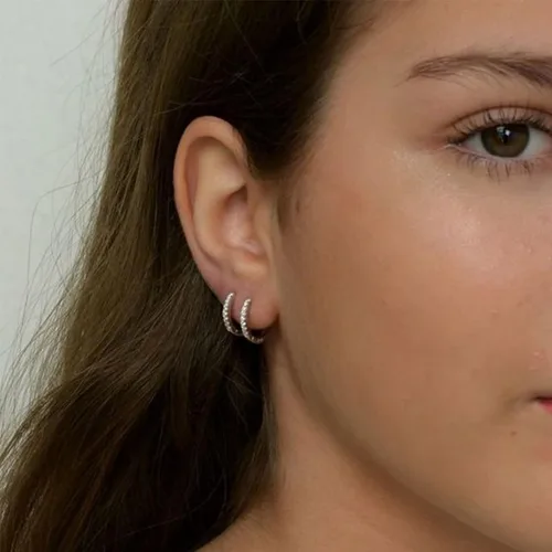 Vista 5 de Juego de aretes de plata de ley para mujer, hipoalergénicos, ligeros, pequeños aretes de oro para mujer