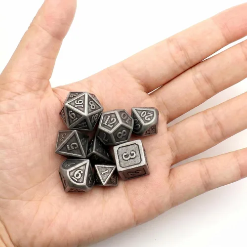 Vista 11 de Juego de Dados Haxtec Mini: Pequeño Juego de Dados Metálicos DND con Estuche para Dados Portátil Juego de Dados Metálicos Antiguos de Bronce
