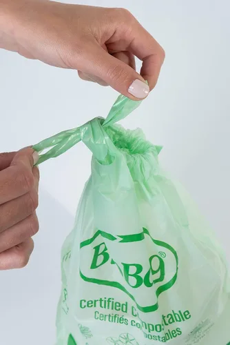 Vista 6 de Bolsas de basura compostables con cordón de 1.2 galones para restos de alimentos de BioBag, 80 unidades, certificadas por BPI, cumplen