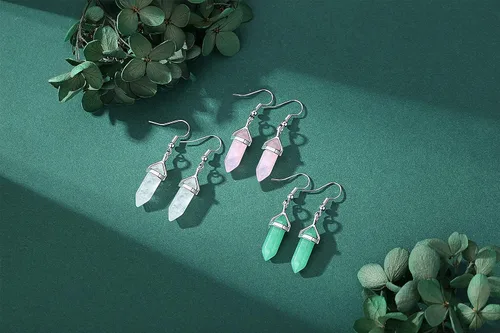Vista 2 de Juego de aretes de cristales curativos para mujeres y niñas, puntos hexagonales, piedras de cuarzo natural real, aretes colgantes con gancho