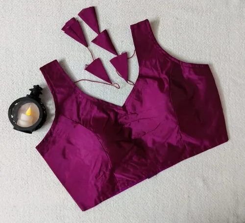 Vista 2 de Banarasi - Blusa de seda con cuello en V y cuello en V, sin mangas, confeccionada para mujer