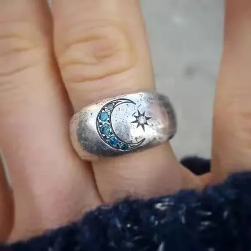 Vista 4 de UTOYA Anillo de escuadrón con texto en inglés "We Always Have Each Other's Back", anillo vintage de circón pavimentado con sol y luna para mujer