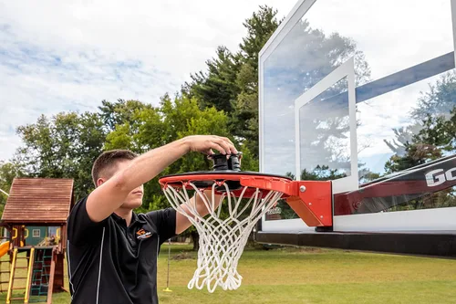 Vista 16 de Goalrilla El bloqueador de llantas de baloncesto protege tu aro con un sistema de bloqueo, color negro