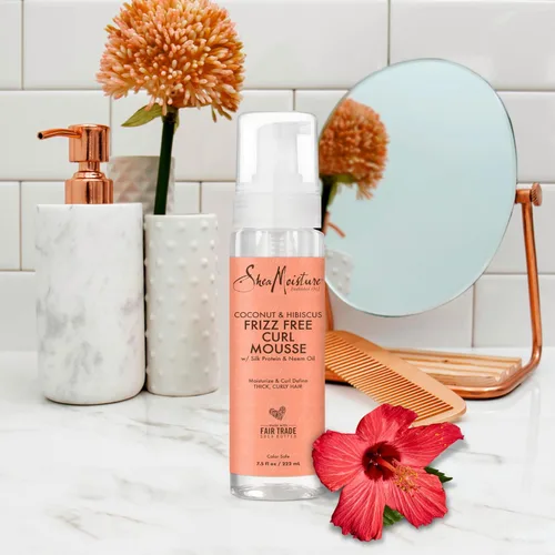 Vista 3 de SheaMoisture - Mousse Curl de coco e hibisco para control del encrespamiento, mousse de peinado con manteca de karité de 7.5 onzas y crema