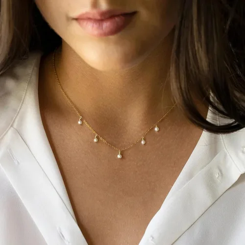 Vista 4 de Collner Delicado collar de perlas chapado en oro de 14 quilates, bonito collar de perlas individuales elegante gargantilla de perlas pequeñas