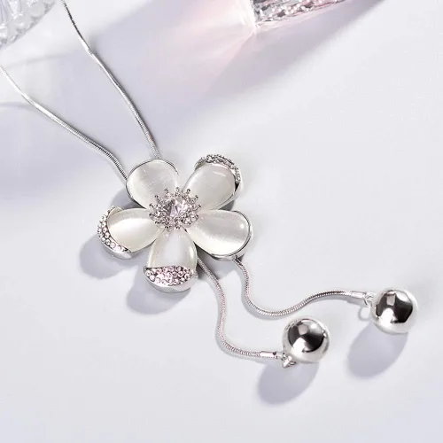 Vista 3 de TULIP LY Collar con colgante de cristal blanco para mujeres y niñas.