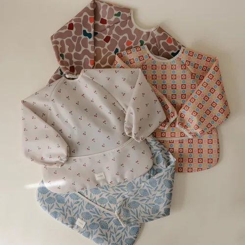 Vista 3 de Mushie - Babero de manga larga para bebé, resistente al agua, ajuste ajustable para edades de 6 a 24 meses
