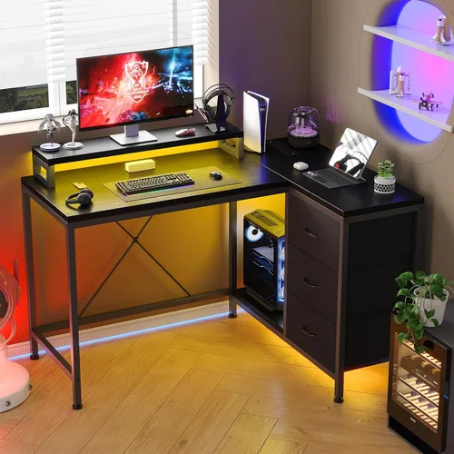 Vista 2 de Patikuin Escritorio en forma de L con tomas de corriente y luces LED, escritorio de computadora con cajones y estantes, escritorio de esquina
