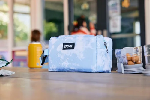 Vista 7 de PackIt Caja de aperitivos congelable, color negro, fabricada con tecnología EcoFreeze, plegable, reutilizable, cierre de cremallera con asa