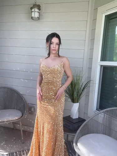 Vista 4 de Qgeno Vestidos de fiesta de lentejuelas brillantes para mujer, vestidos largos de sirena con cuello en V, sin espalda, vestidos de noche formales