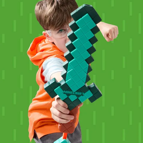 Vista 6 de Nerf Minecraft Sword Dart Blaster, Cebado de Retroceso, Borde de Espuma, 8 Dardos N1, Edades 8+