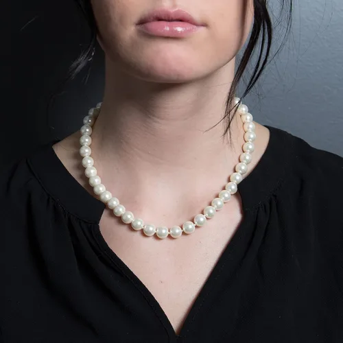 Vista 2 de KEZEF Pearl Necklaces for Women - Simulated Faux Cream White Pearl Necklace 16" - 20" - Hand Knotted Strand - Pearl Sizes 8mm - 14mm - Pearl Choker