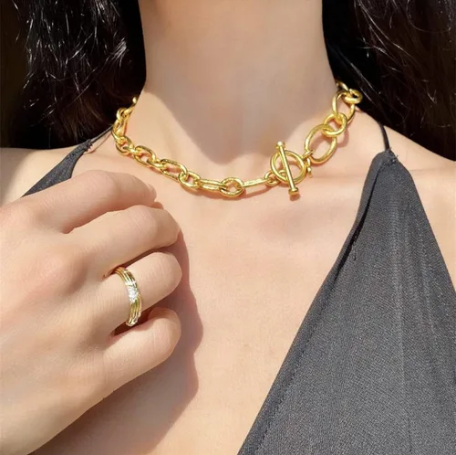 Vista 4 de Juego de collar de pulsera de plata con dije chapado en oro rosa de 18 quilates y cadena de acero inoxidable gruesa con forma de corazón