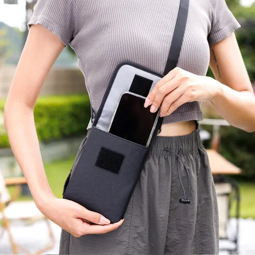 Vista 5 de KIWIFOTOS Travel Neck Phone Holster Pouch for 18 17 16 15 Pro Max S26 S25