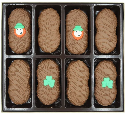 Vista 2 de Galletas de la marca Philadelphia Candies cubiertos por ambos lados de chocolate negro y con leche, y crema de cacahuete de la marca Nutter Butter
