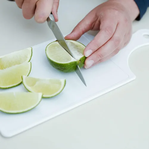 Vista 4 de Chef Craft Tabla de cortar de plástico, 8 x 5 pulgadas, 12 pulgadas de largo, blanco
