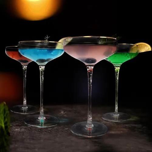 Vista 6 de Juego de 2 vasos de Martini de 7.7 onzas, borde dorado Hand Blown Crystal Champagne Coupe, Tall Stemmed Cocktail Glasses, Perfect for Bar