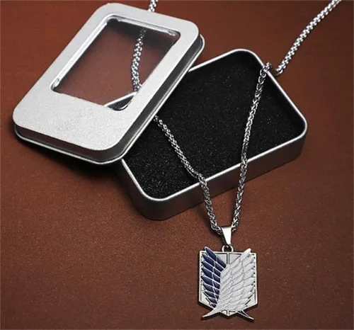 Vista 5 de MeganJDesigns Collar con dije de personaje de anime, alas de la libertad, para niños y niñas, fanáticos del anime, Zinc, No es una piedra preciosa
