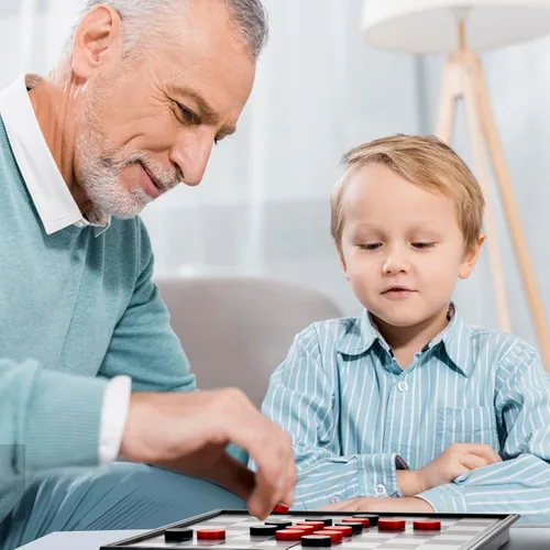Vista 7 de Juego de mesa magnético de damas de viaje con tablero plegable, juguetes educativos familiares para niños y adultos
