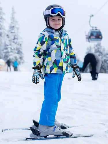 Vista 4 de Hicarer 4 pares de guantes de invierno para niños, impermeables, guantes de esquí de nieve, ropa de camuflaje unisex para clima frío para niñas