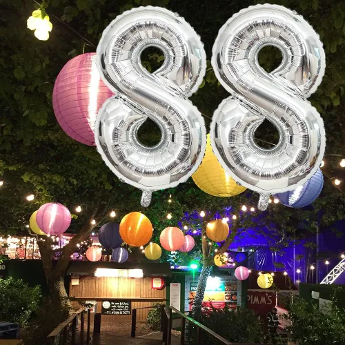Vista 2 de Globos plateados del número 18 de 32 pulgadas, 2 unidades, para adultos, fiesta de cumpleaños 18, adultos jóvenes, niños