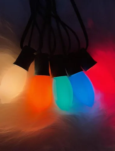 Vista 8 de Cadena de luces LED para exteriores de 25 pies, cadena de luces C9 con 27 bombillas multicolor pintadas en aerosol de 0.6 W, luces de Navidad