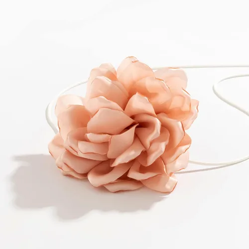 Vista 6 de INENIMARTJ Gargantilla de flores, gargantilla de rosa grande, gargantilla de terciopelo con roseta de flores, collar para mujeres y niñas, novia
