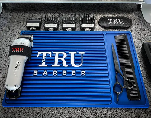 Vista 5 de TRU BARBER Alfombrilla organizadora de 14 x 9 pulgadas (negro/blanco) flexible de PVC para estación de trabajo, almohadillas de estación de trabajo