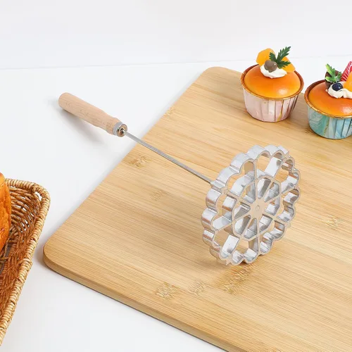Vista 2 de Kichvoe Bunuelos - Molde con mango – Moldes de rosetas de gofres de aleación de aluminio – Juego de cucharas de hierro con roseta desmontable de 12