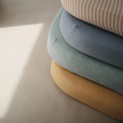Vista 7 de mushie Sábana bajera ajustable de muselina extra suave para cuna, 192 hilos, 28 x 52 pulgadas (azul bebé)