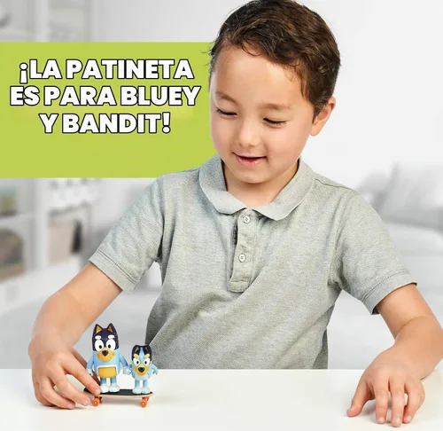 Vista 3 de Bluey, En patineta, 2.5 pulgadas y papá 3.27 pulgadas, paquete de 2, multicolor (13042)