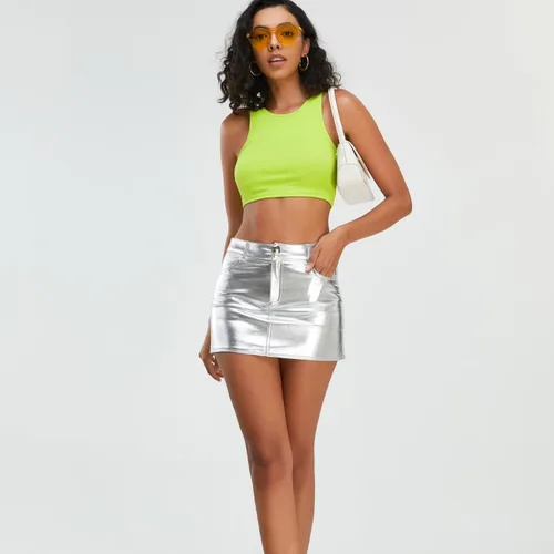 Vista 4 de Kisidoo Faldas metálicas brillantes Y2K de cintura baja brillante Rave Bodycon Mini faldas cargo con bolsillo