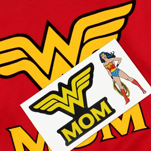 Vista 6 de Popfunk Sudadera clásica con capucha y calcomanías Wonder Woman Wonder Mom