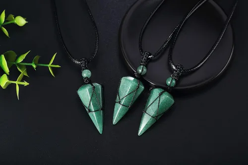 Vista 6 de XIANNVXI Collar con dije de piedra puntiaguda de cristal curativo, cuerda negra ajustable, piedra preciosa natural, joyería para hombres y mujeres