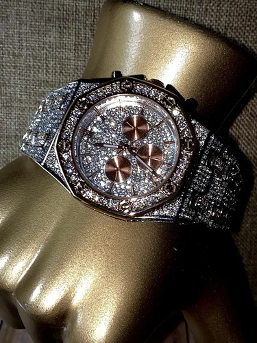 Vista 8 de Reloj de pulsera hexagonal con esfera dorada de 2 tonos para hombre y mujer, pulsera de lujo con diamantes de circonita cúbica, reloj de esfera