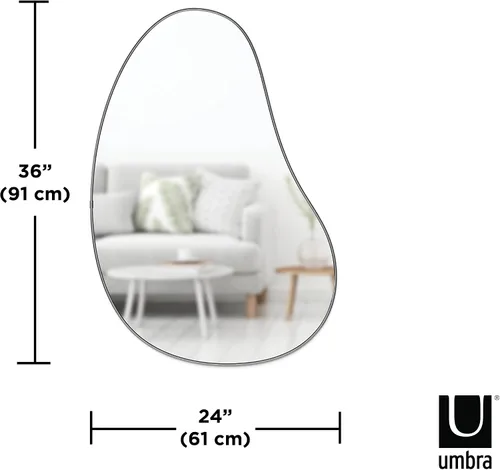 Vista 2 de Umbra Espejo de pared Pebble de 24 x 36 pulgadas, diseño moderno, titanio